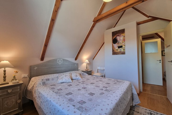 Room 9 of 38