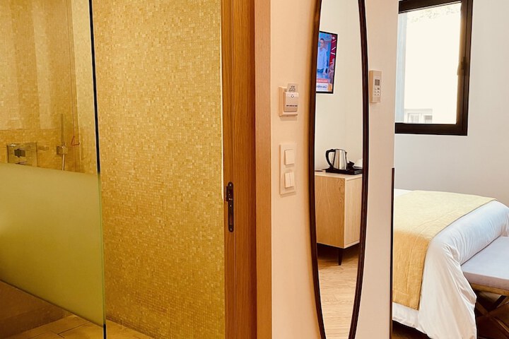 Room 22 of 62