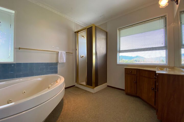 Room 6 of 42