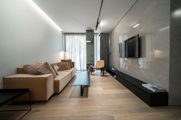 Room 105 of 182