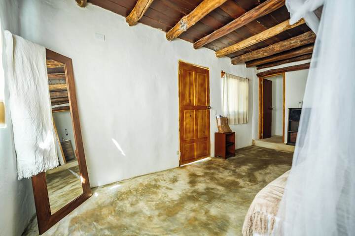 Room 4 of 65