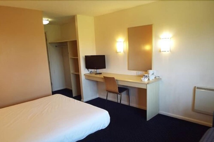 Room 5 of 33