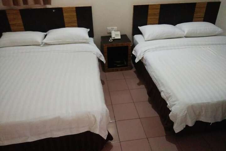 Room 9 of 34