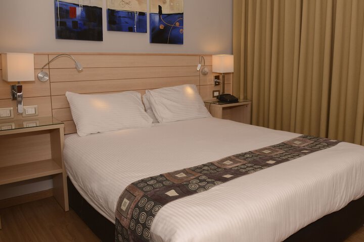 Room 6 of 27