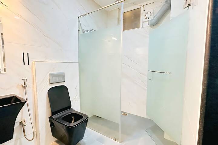 Room 7 of 11
