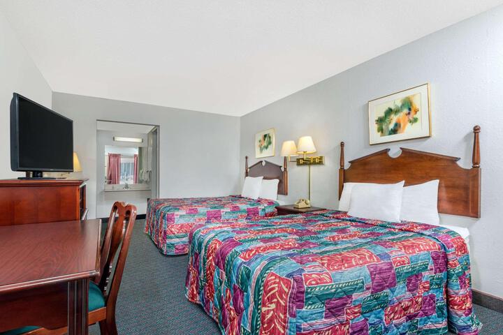 1 Double Bed Mobility Accessible (4 of 6)