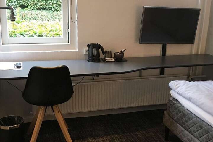 Room 7 of 27
