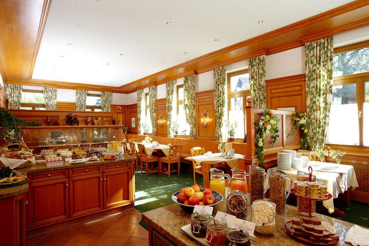Breakfast/Coffee Service 22 of 33