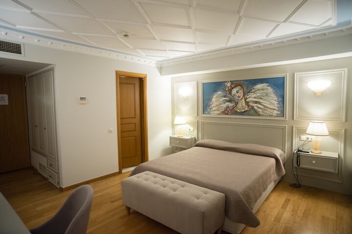 Room 9 of 23