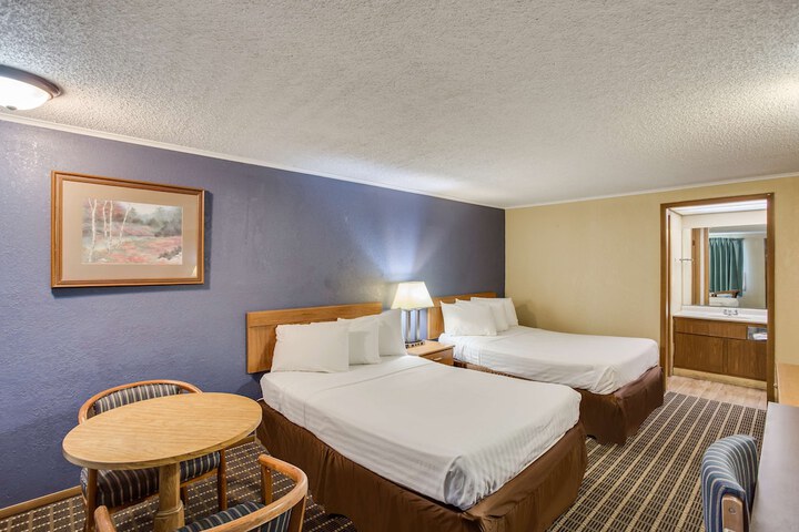 2 Double Beds (13 of 16)