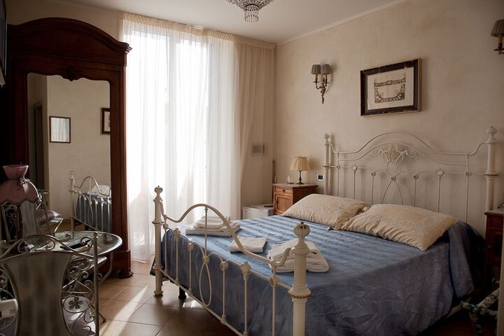 Room 13 of 30
