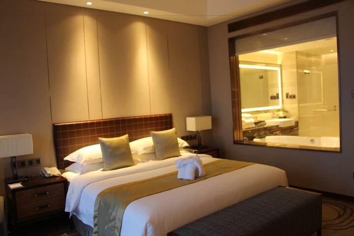 Room 12 of 77
