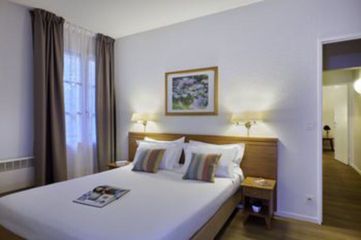 Room 7 of 33
