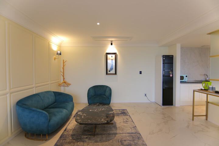 Room 93 of 190