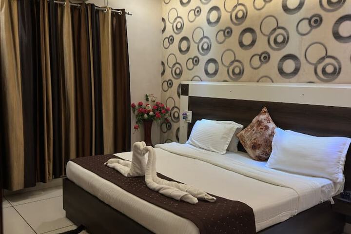 Room 2 of 17