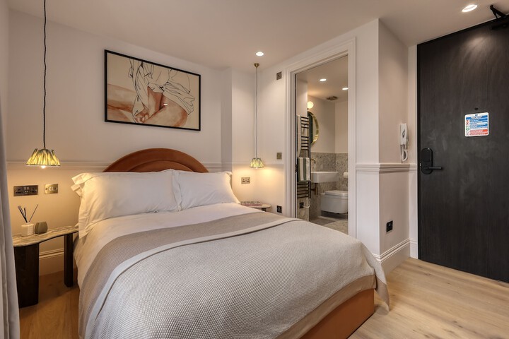 Room 13 of 28