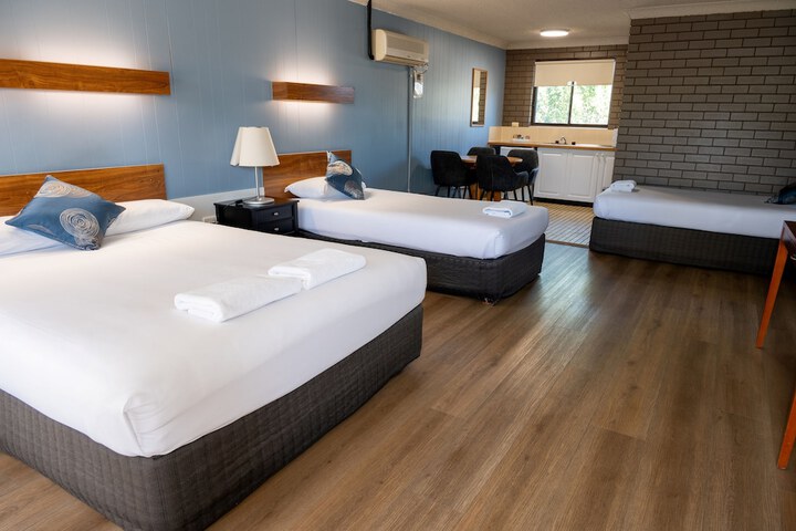 Room 2 of 82