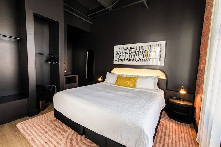 Room 6 of 34