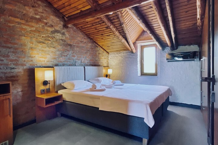 Room 7 of 40