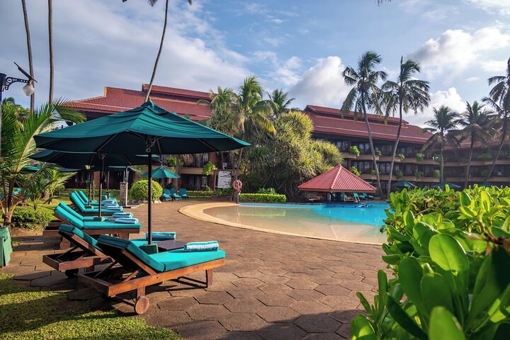 Hotel Exterior 58 of 61