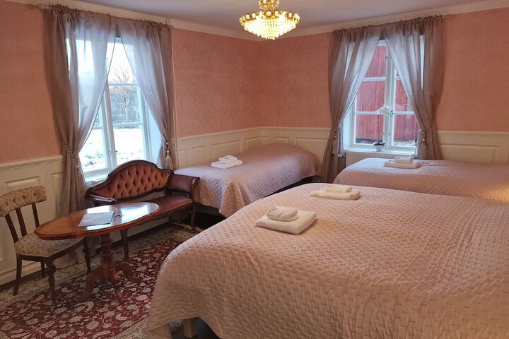 Room 112 of 148