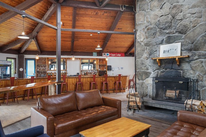 Lounge 19 of 28