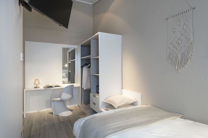 Room 28 of 50
