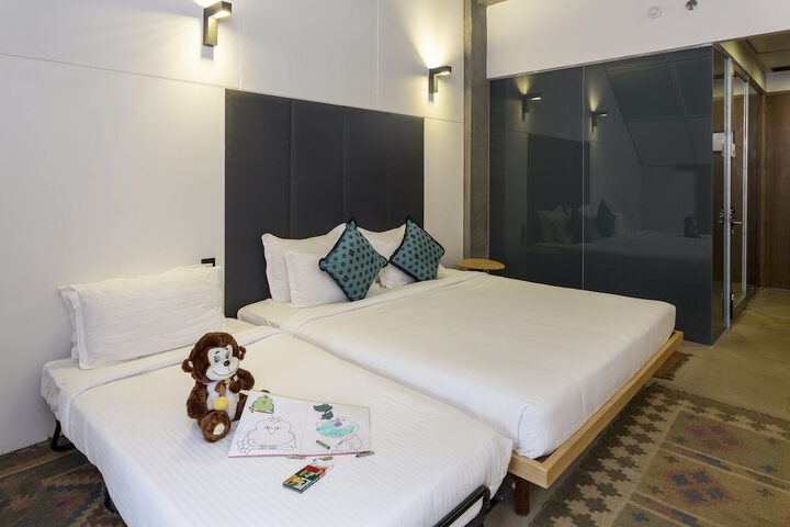 Room 6 of 76