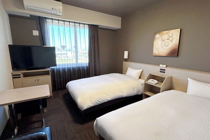 Room 8 of 43