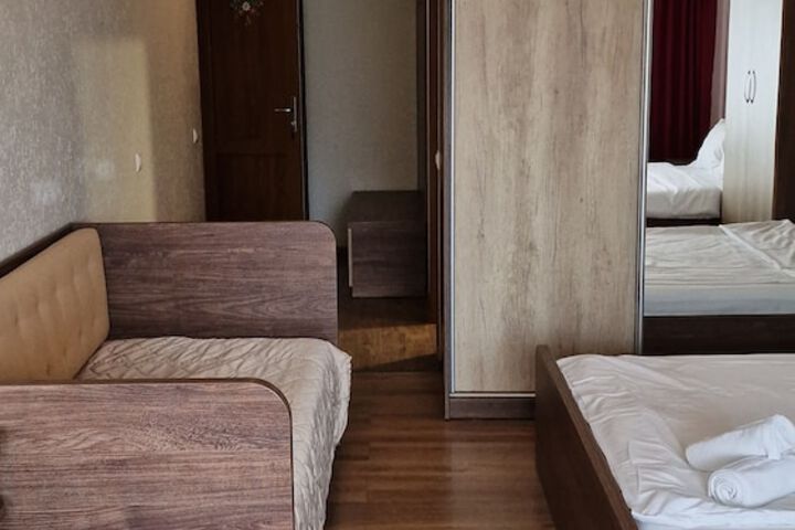 Room 16 of 113