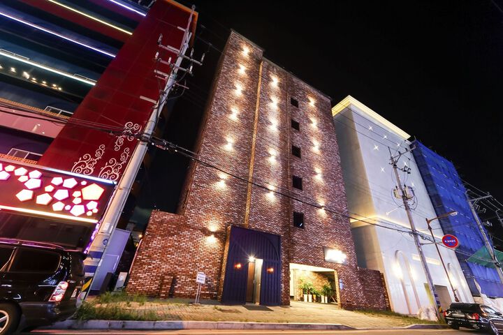 Hotel 12 of 152
