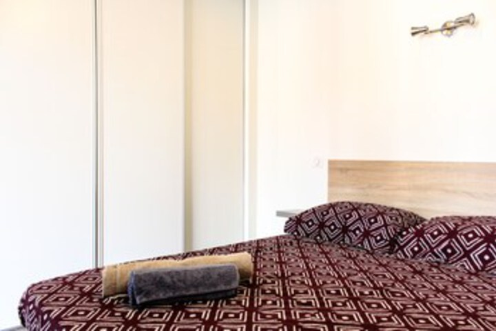Room 9 of 20