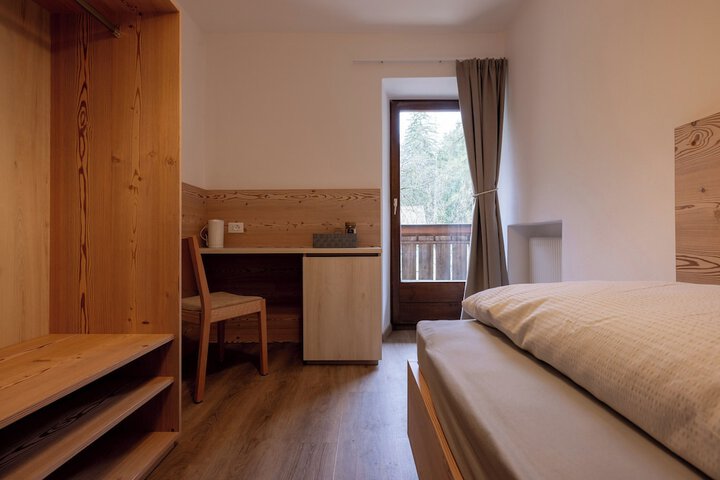 Room 2 of 38