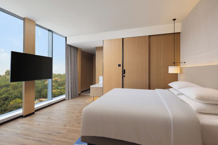 Room 12 of 28