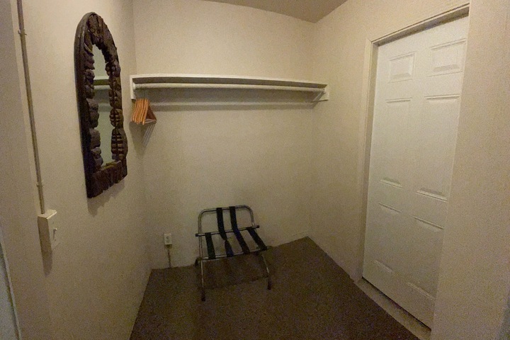 1 King Bed (17 of 19)