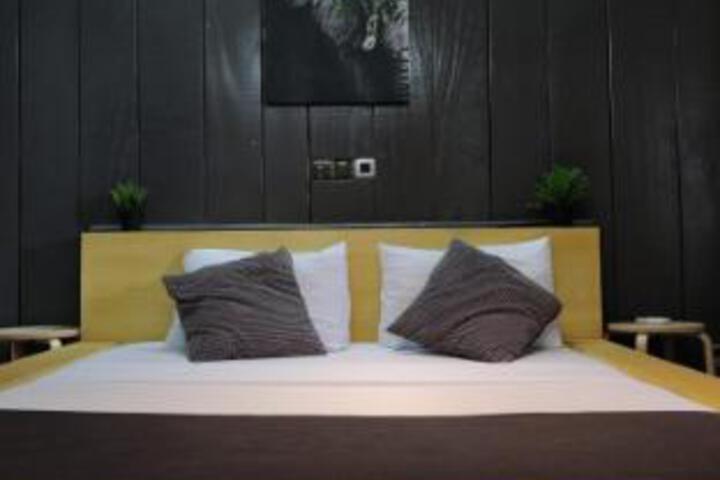 Room 7 of 24