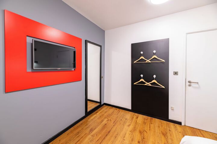 Room 76 of 100