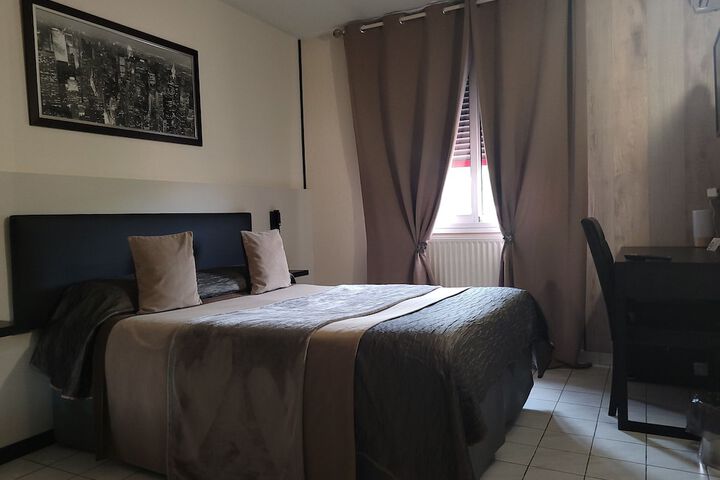 Room 52 of 143