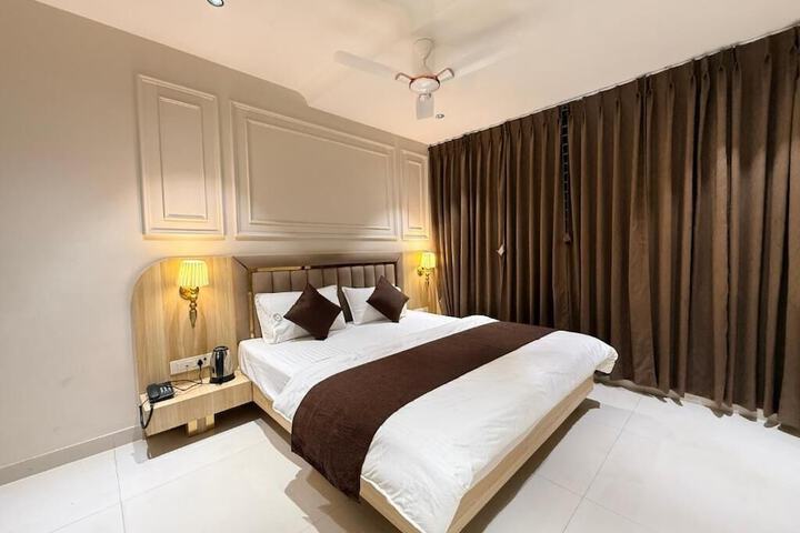 Room 9 of 34