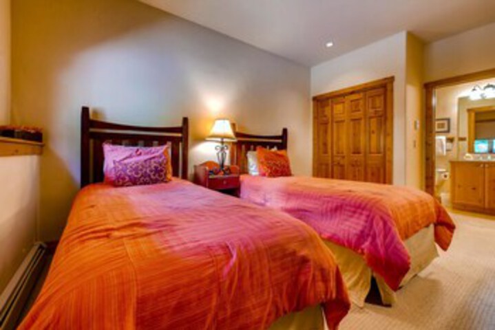 Room 25 of 25