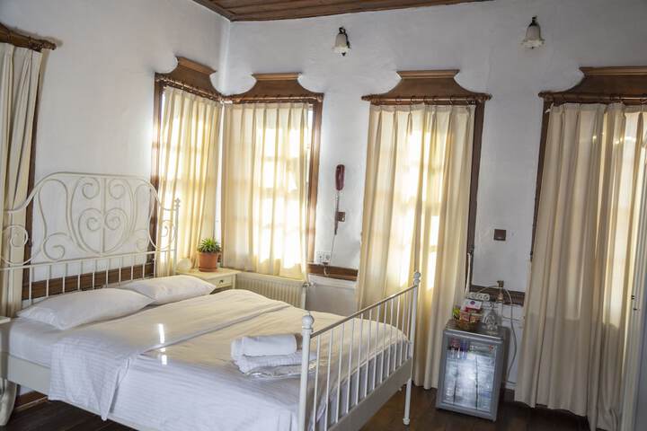 Room 9 of 14