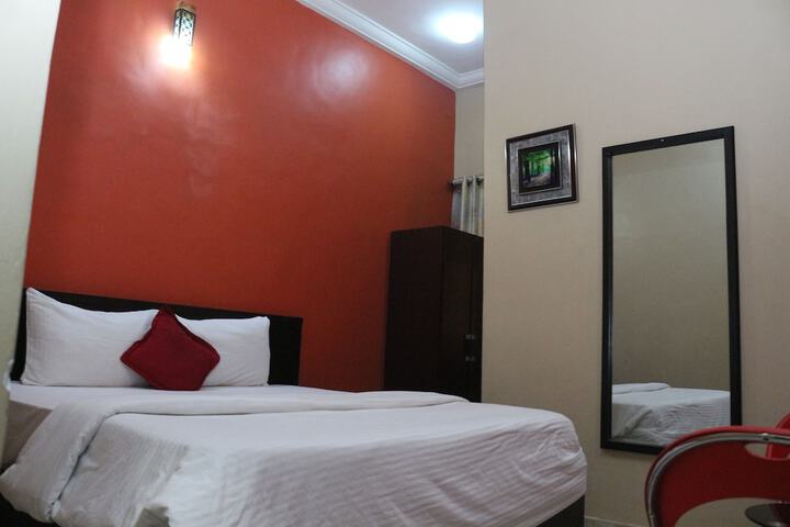 Room 13 of 21