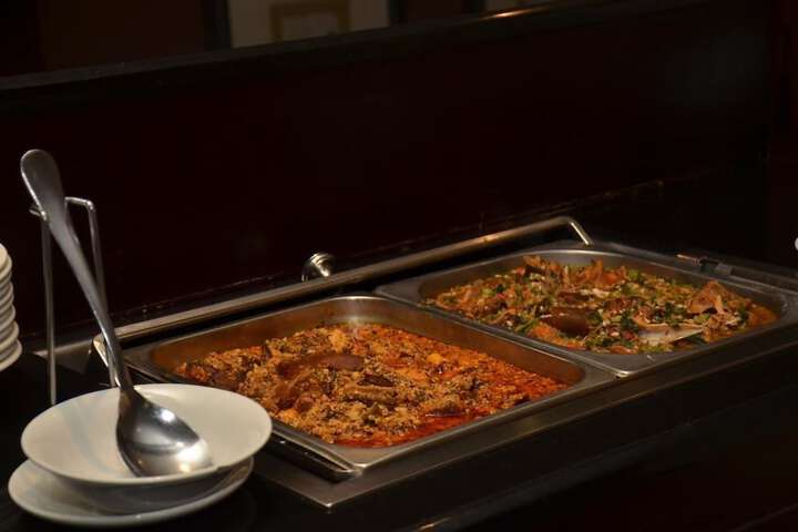 Dining 9 of 16