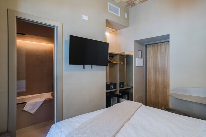 Room 31 of 163