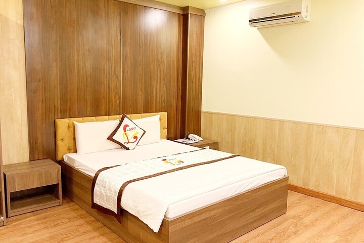 Room 6 of 33