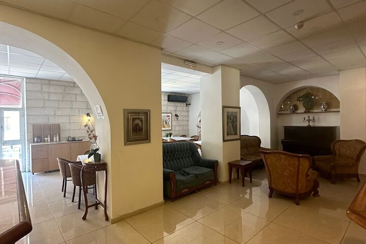 Room 56 of 75