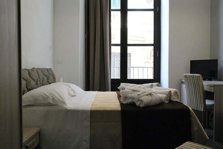 Room 7 of 18