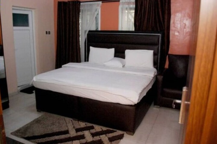Room 9 of 24
