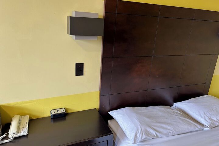 Room 15 of 40