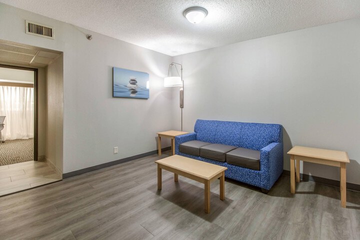 Room 25 of 53